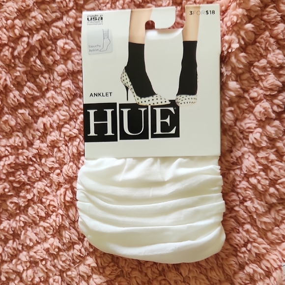 HUE Other - HUE Classic White Anklet Socks